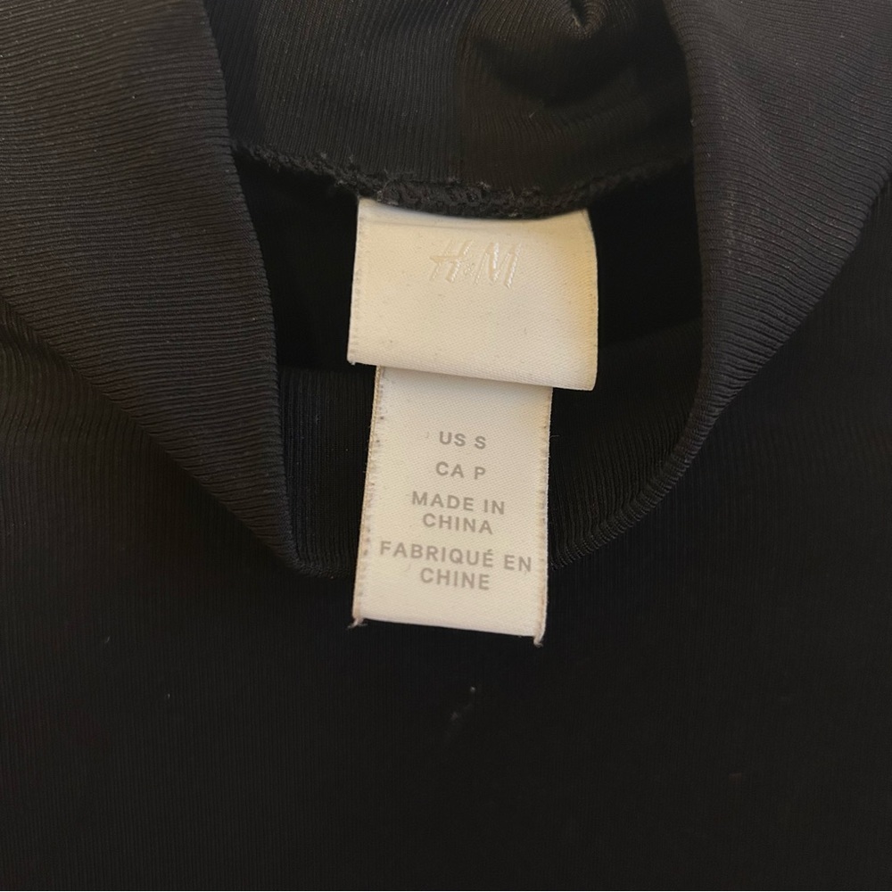 H&M • mock neck ribbed knit long sleeve - Picture 3 of 4